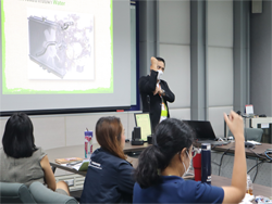 การตรวจสอบน้ำมันเครื่องและของเหลวภายในรถยนต์